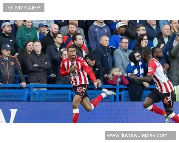 英超战报：利物浦遭遇四连败曼联喜迎三连胜展现强势回归