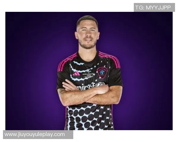 阿扎尔重返斯坦福桥分享照片感慨回家感觉真好