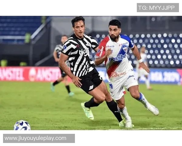 传奇圣克鲁斯44岁再战绿茵场开启生涯第28季去年32场贡献4球